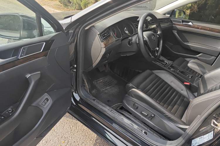 Used Volkswagen Magotan 2019 330TSI DSG Leading Model China VI Standard Driver Seat