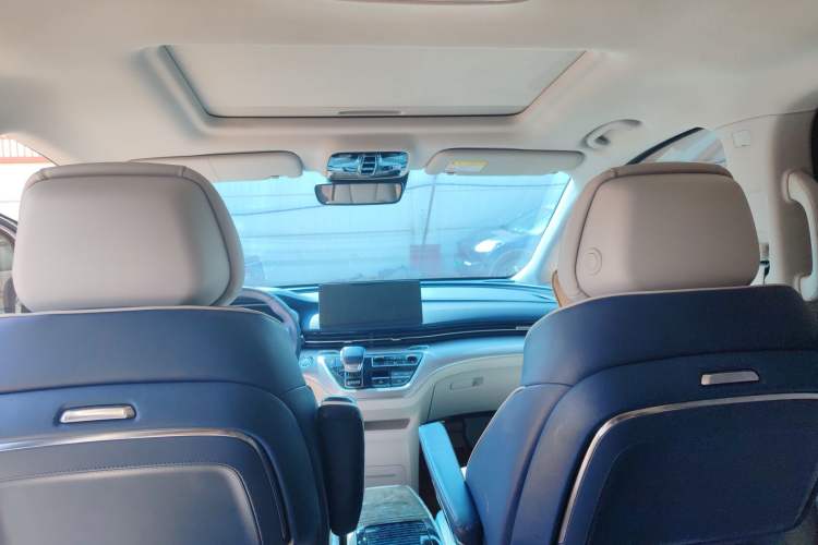 Used Roewe iMAX8 2022 400TGI Prestige Edition
