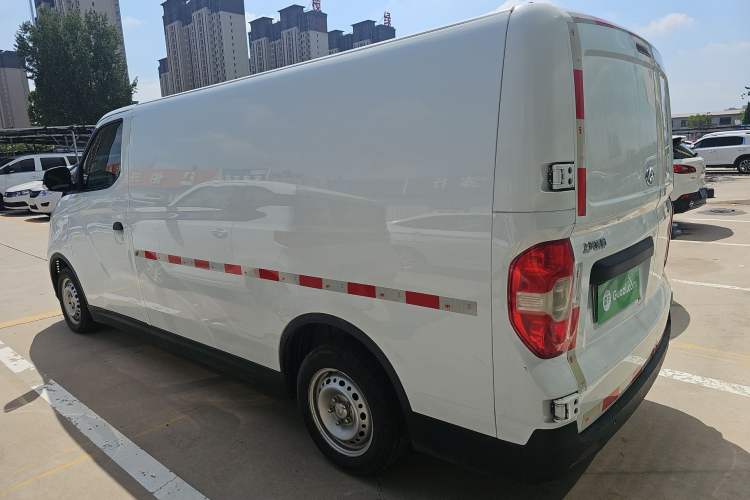 Used SAIC MAXUS EV30 2022 Pure-Electric Smart Logistics Expert with Long Wheelbase Guoxuan