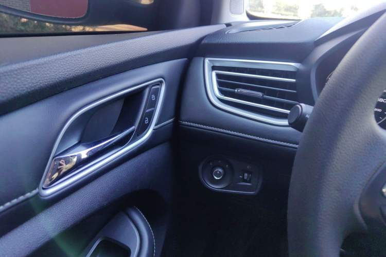 Used Roewe i5 2019 1.5L Manual 4G Connected Langyue Edition