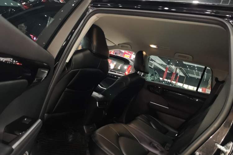 Used Toyota Highlander 2022 Dual-Engine 2.5L Two-Wheel Drive Elite Edition 7-Seater Interior 4