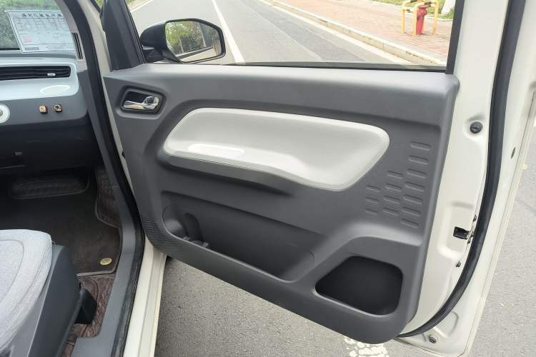 Used Wuling Hongguang MINIEV 2022 Macaron Premium Model – Lithium Iron Phosphate Interior 7