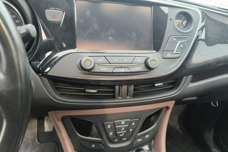 Used Buick Envision 2018 20T Two-Wheel Drive Luxury Model