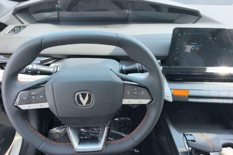 Used CHANGAN UNI-V iDD 2024 Blue Whale Smart Electric iDD 136km Luxury Model
