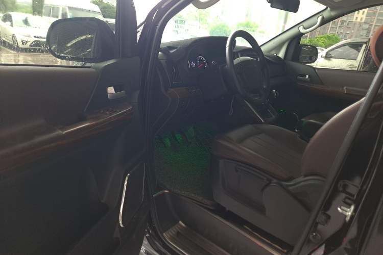 Used FORTHING Lingzhi PLUS 2021 2.0L Manual Luxury 7-Seater