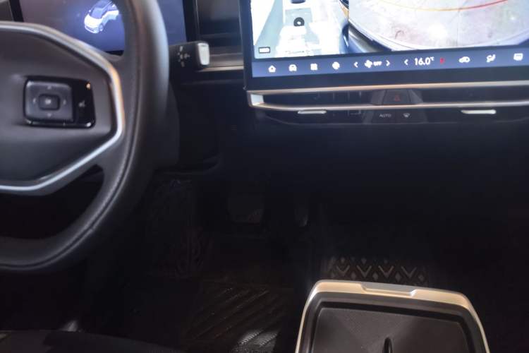 Used Venucia VX6 2023 520 Pro
