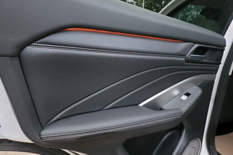 Used Wey VV6 2021 2.0T Two-Wheel Drive Smart Protection+