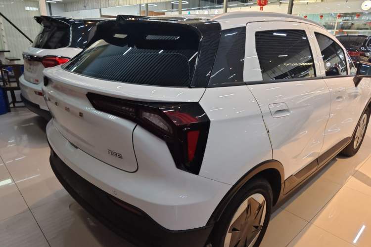 Used Geometry E Firefly 2024 301km Starlight Exterior 3