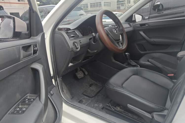 Used Volkswagen Santana 2016 1.6L Automatic Fashion Edition Driver Seat