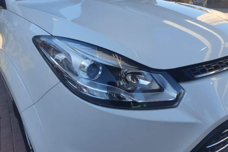 Used JMC Yusheng S350 2017 2.0T Automatic 2WD Diesel Luxury Version with Sunroof 5 Seats