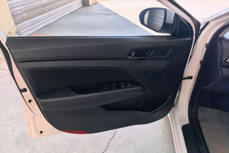 Used Hyundai Elantra (6th Generation / Lingdong) 2018 1.4T Dual-Clutch Xuan Dong · Dynamic Edition Interior 3