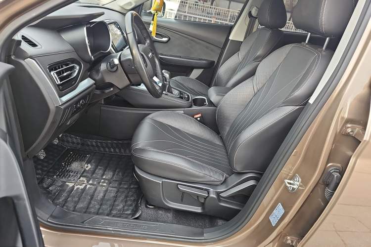 Used JETOUR X70M 2020 Revised 1.5T Manual Travel Companion Version 5 Seats Left Front Seat