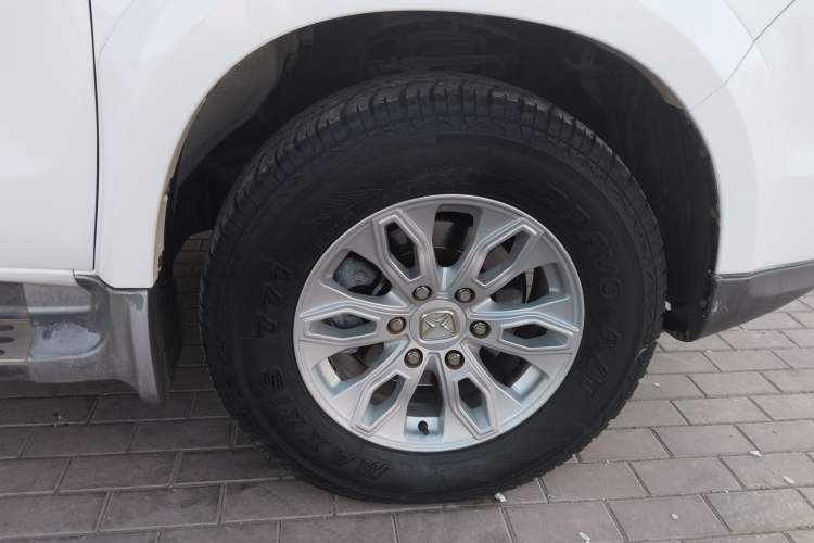 Used JMC Yusheng S350 2013 2.4T Automatic 2WD Diesel Luxury Edition 5 Seats
