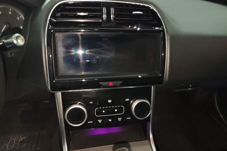 Used Jaguar XEL 2020 2.0T 200PS R-DYNAMIC Youth Sports Edition Interior 4