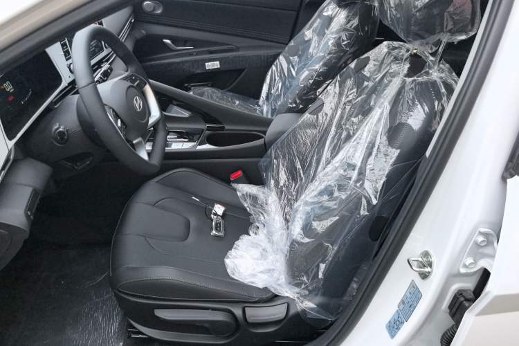 Used Hyundai Elantra 2023 1.5L CVT GLX Elite Edition Interior 1