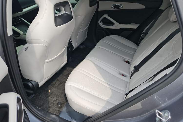 Used BYD Yuan UP 2025 Intelligent Driving Version 401 KM Dynamic Edition Interior 2