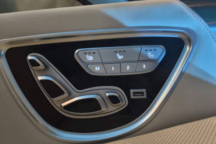 Used Mercedes-Benz Vito 2024 2.0T Business Version 7 Seats