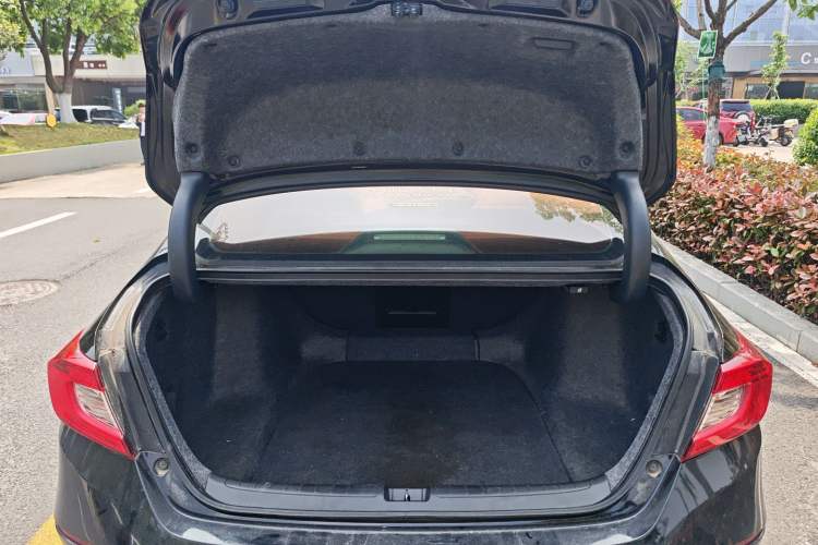 Used Honda Accord 2018 260TURBO Elite Edition China VI Trunk