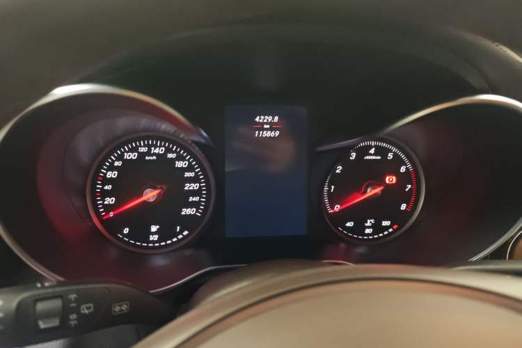 Used Mercedes-Benz GLC 2016 GLC 300 4MATIC Dynamic Model Odometer Close Up