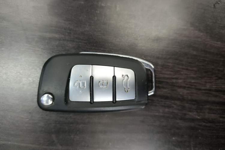 Used Geely Auto Vision 2019 Upgraded Model 1.5L Manual Luxury Version China VI Standard
