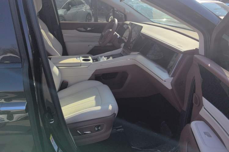 Used BYD Xia 2025 DM-i 1.5T 100km Supreme Edition
