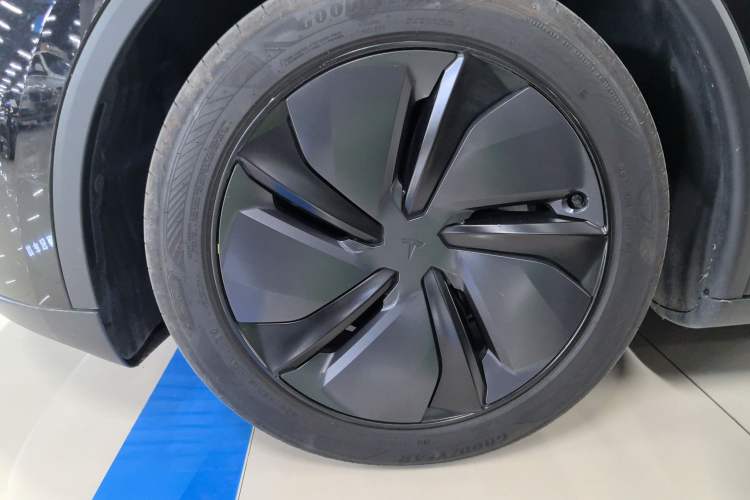 Used Tesla Model Y 2025 Rear-Wheel-Drive Version