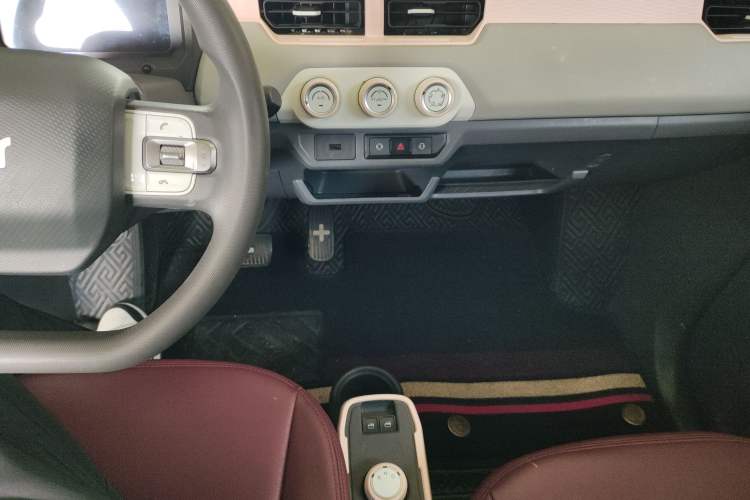 Used Chery QQ Ice Cream 2022 170km Sundae Phosphate Lithium-Ion