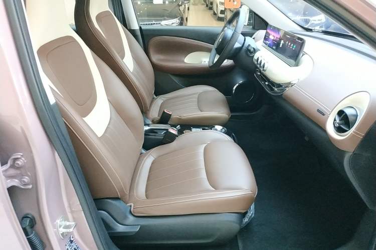 Used Wuling Bingo 2023 333 km Lingxi Connected+ Version Right Front Seat