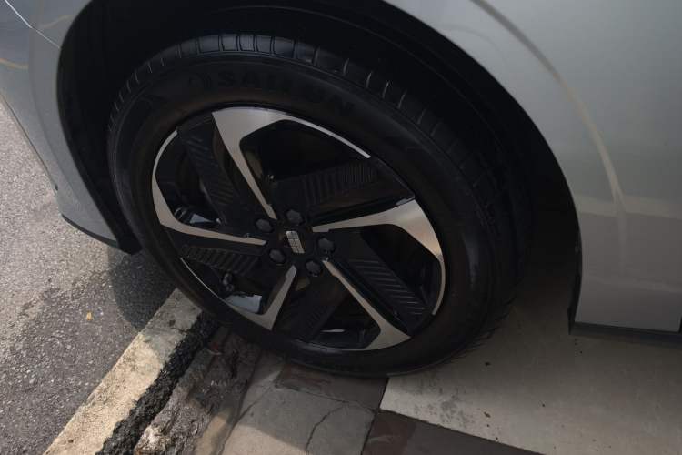 Used Geely Galaxy L6 2025 EM-i 140km Starship Edition Rear Right 45 Deg