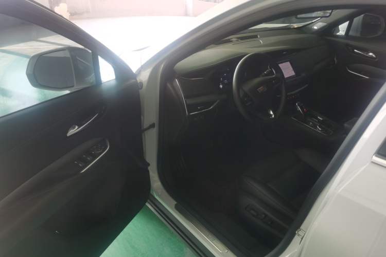 Used Cadillac XT4 2022 28T Two-Wheel-Drive Luxury Version
