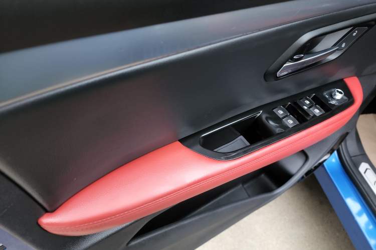 Used Haval H2s 2017 Red-Label 1.5T Dual-Clutch Luxury Model