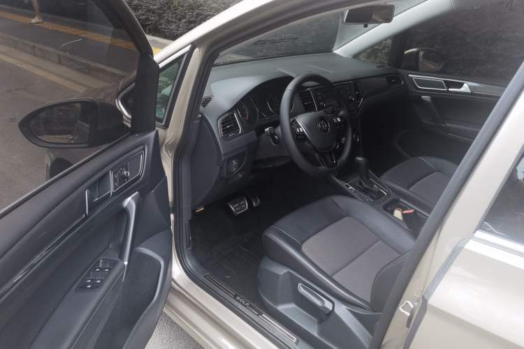 Used Volkswagen Golf Sportsvan 2016 230TSI Automatic Trend Edition