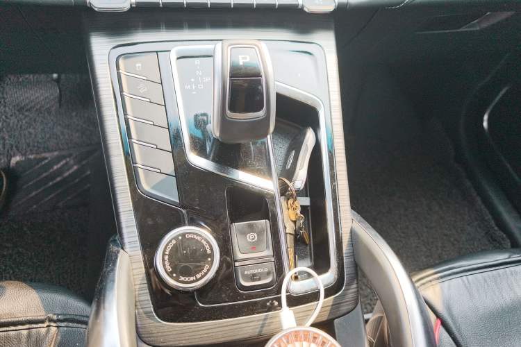 Used Geely Auto Emgrand X7 Sport 2020 1.5TD Automatic Smart Connect PRO Gear Lever