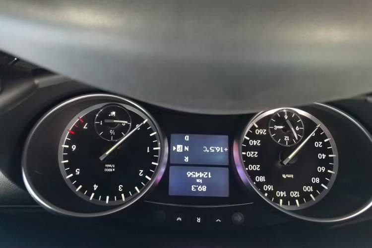 Used Mercedes-Benz R-Class 2017 R 320 4MATIC Business Edition Prestige Model