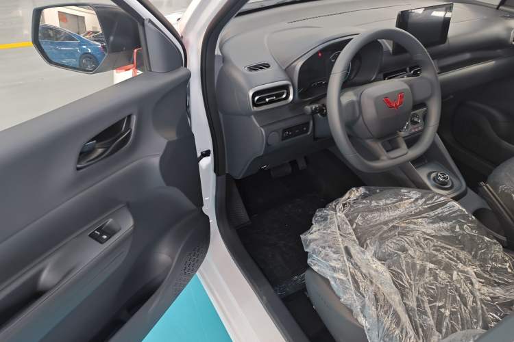 Used Wuling Hongguang New Energy 2024 All-Electric Model 300KM Standard Version