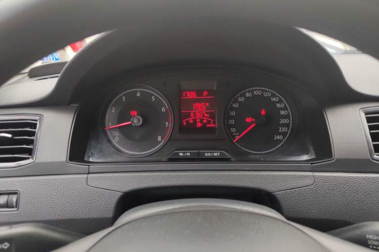 Used Volkswagen Santana 2016 1.6L Automatic Fashion Edition Odometer Close Up