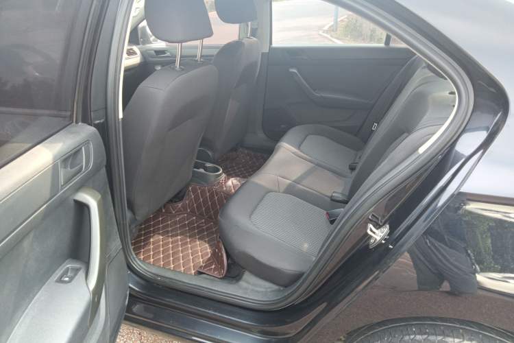 Used Volkswagen Santana 2016 1.6L Manual Fashion Edition Interior 1