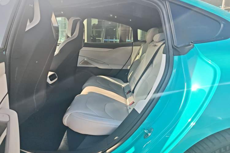 Used Xiaomi Auto SU7 2024 Four-Wheel Drive Ultra-Long Range Advanced Intelligent Driving Max Edition