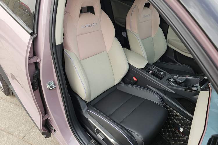 Used Lynk & Co 06 2021 1.5T Shero Pink Special Edition Right Front Seat