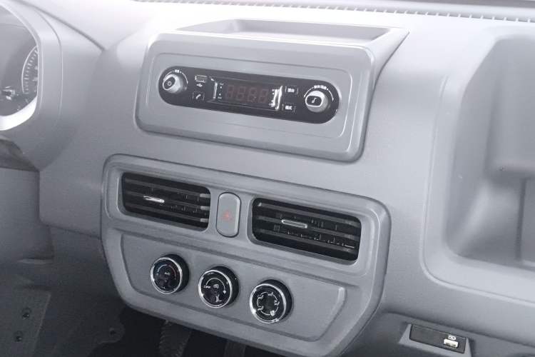 Used Wuling Yangguang 2025 Model 400km Bus Edition—Comfort Edition