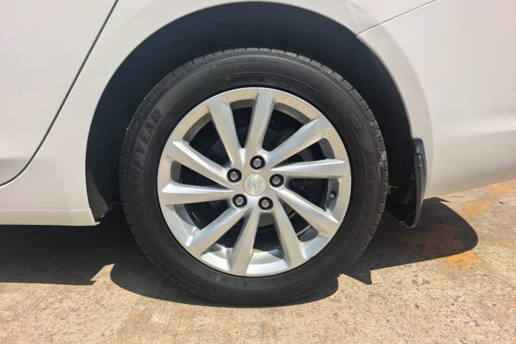 Used Buick Verano 2018 Sedan 15S Automatic Entry Model Exterior 2