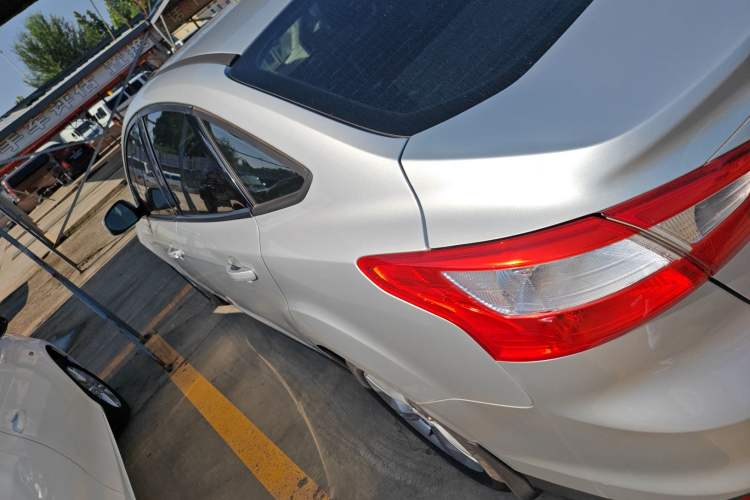 Used Ford Focus 2012 Sedan 1.6L Automatic Fashion Edition