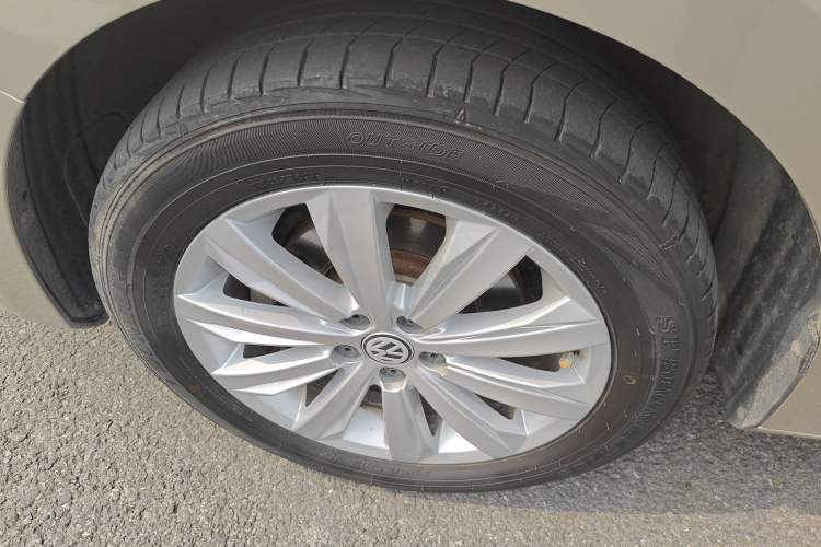 Used Volkswagen Bora 2016 1.6L Manual Comfort Model Exterior 2