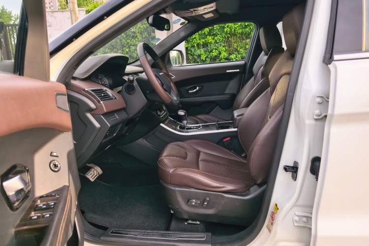 Used Land X7 2016 2.0T Panoramic Prestige Edition Interior 2
