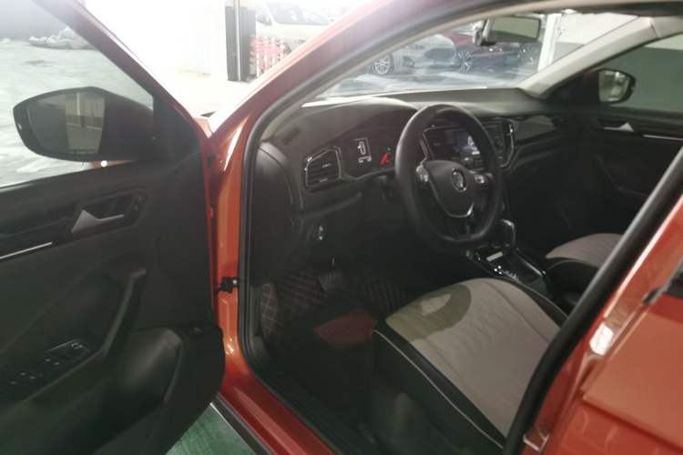 Used Volkswagen T-ROC 2018 280TSI DSG Two-Wheel Drive Comfort Version China VI Standard Driver Seat