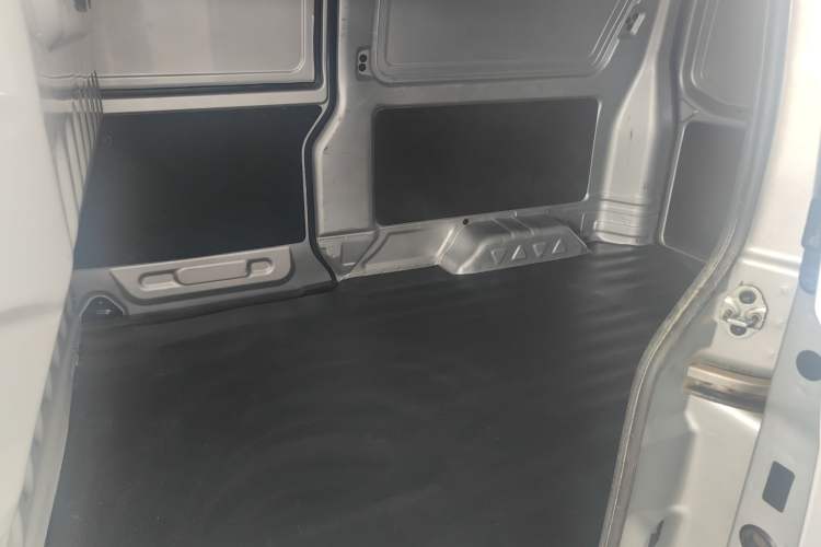 Used Jinbei Hiace X30 2023 1.5L Super-Enjoyment Van 2/5 Seats Non-Air-Conditioned Version SWC15M