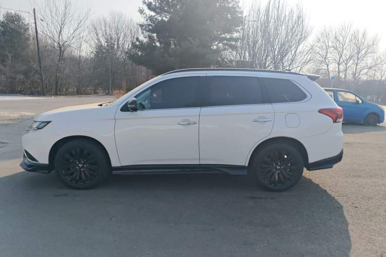 Used Mitsubishi Outlander 2021 2.4L 4x4 DynaDrive Edition 5 Seats