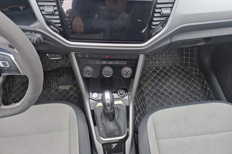 Used Volkswagen T-ROC 2021 Revised Version 280TSI DSG Two-Wheel Drive R-Line Pro Connected Car Edition
