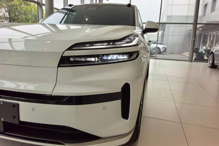 Used ONVO Luxeed L90 2025 Model—Ultra Six-Seater Version