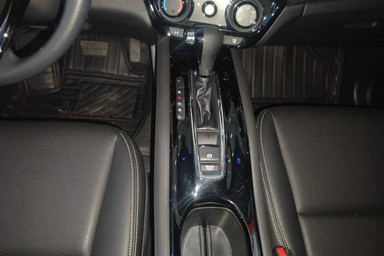 Used Honda Vezel 2020 1.5L CVT Elite Edition Interior 4